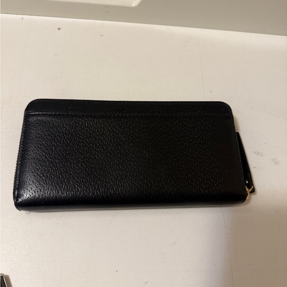 Kate Spade Black Wallet in great condition. Has 12 slots and 7 packets - Picture 10 of 10
